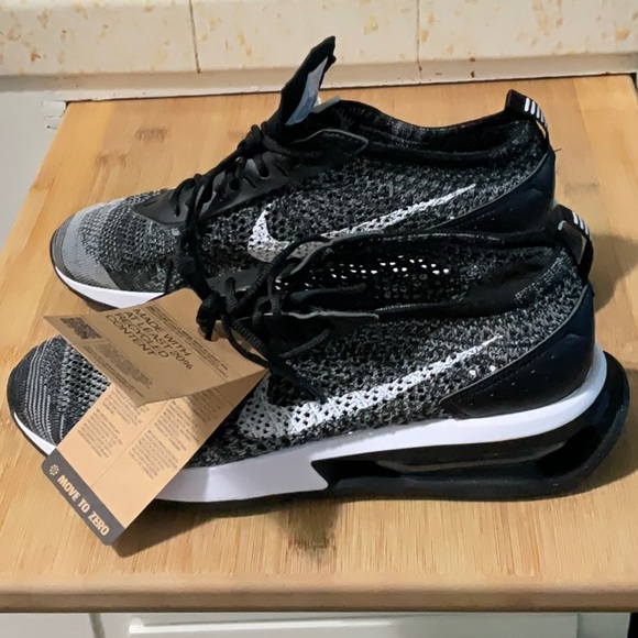 New Without box Air Max Flyknit Racer Sneakers, size 9 black/white main image 5